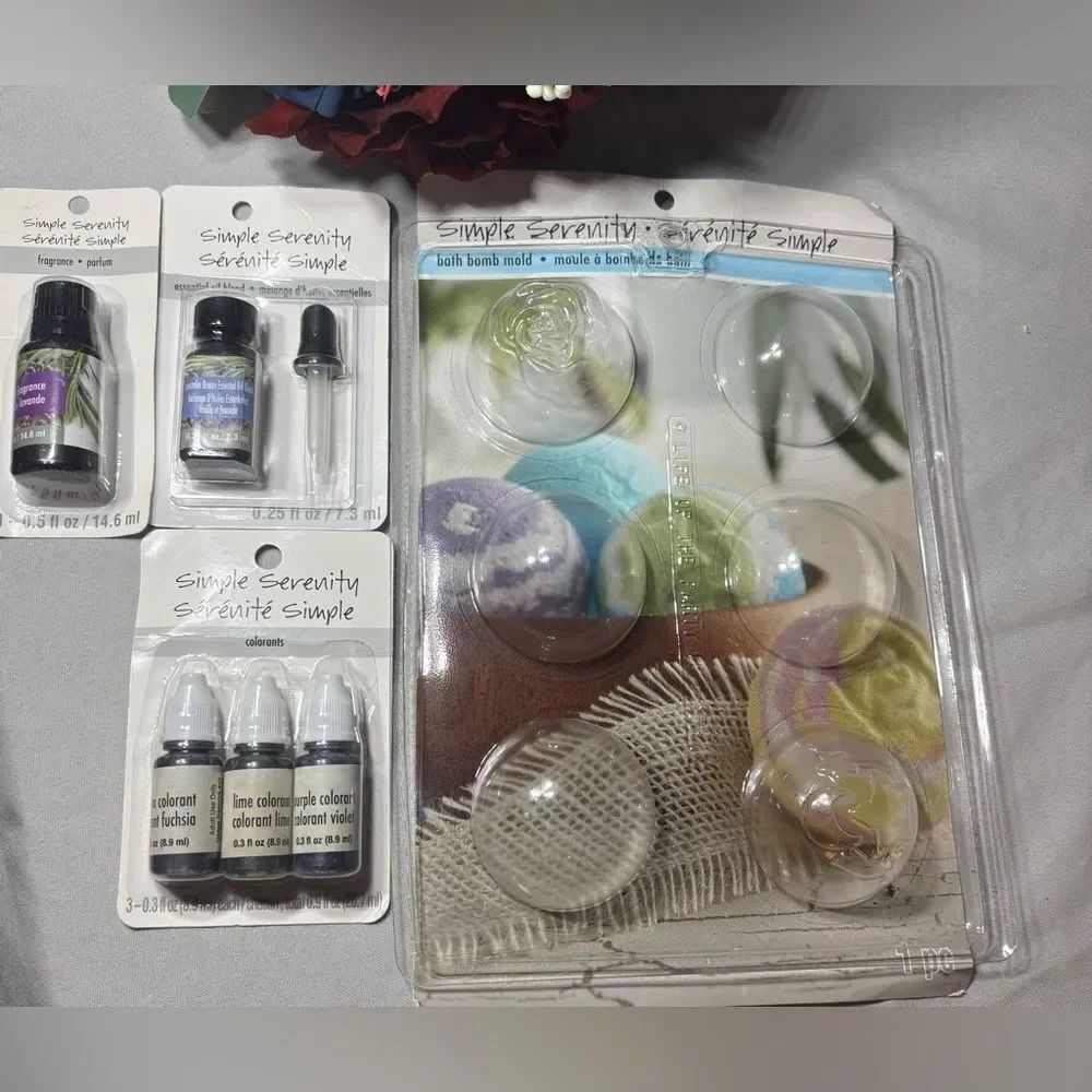 4 pc NEW Simple Serenity Soap Making Set Bath Bomb Mold Colorants Essential Oil